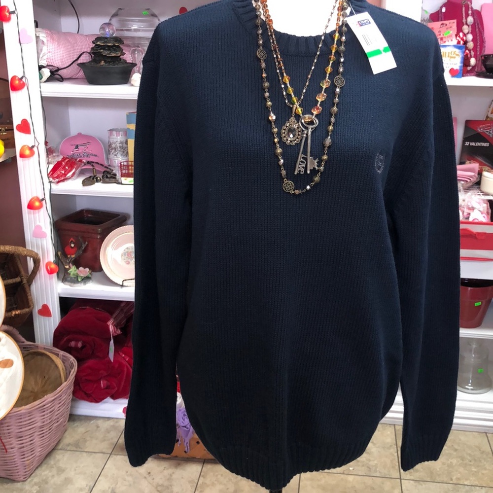 New with tags Chaps men’s navy blue sweater